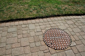 manhole-71627_1280